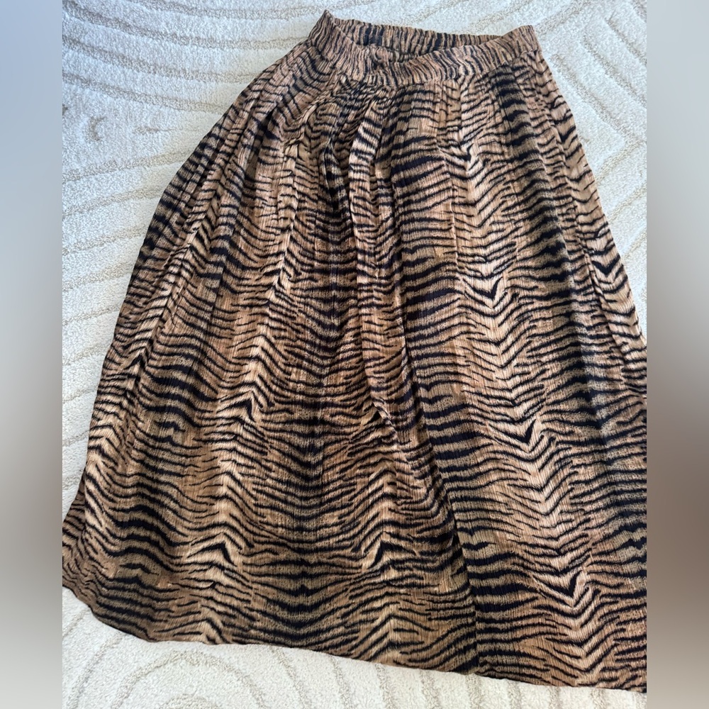 Black and Tan Smocked Bubble Midi Skirt